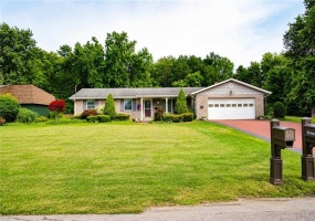 1092 Williams Dr, Belle Vernon, 15012, 3 Bedrooms Bedrooms, 6 Rooms Rooms,2.1 BathroomsBathrooms,Residential,For Sale,Williams Dr,1761006