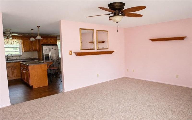1092 Williams Dr, Belle Vernon, 15012, 3 Bedrooms Bedrooms, 6 Rooms Rooms,2.1 BathroomsBathrooms,Residential,For Sale,Williams Dr,1761006