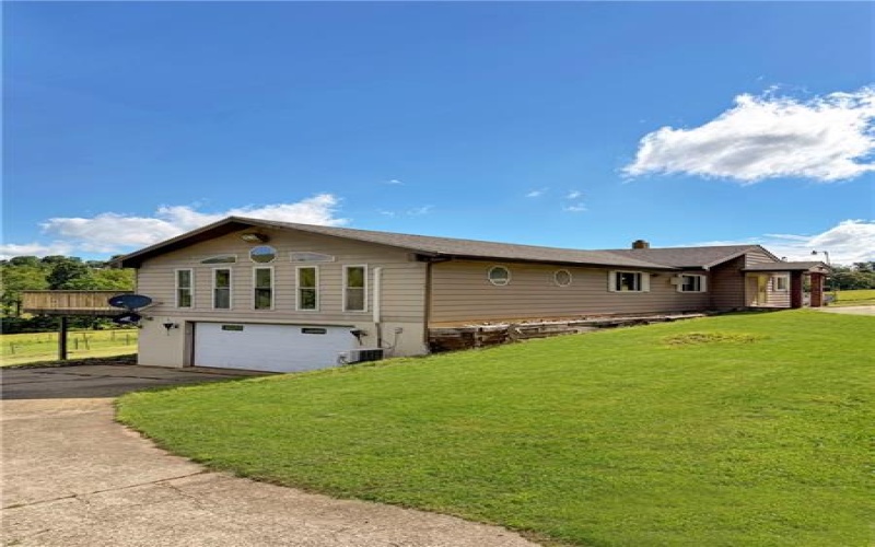 621 Washington Pike, Avella, 15312, 3 Bedrooms Bedrooms, 3 Rooms Rooms,2 BathroomsBathrooms,Residential,For Sale,Washington Pike,1761224