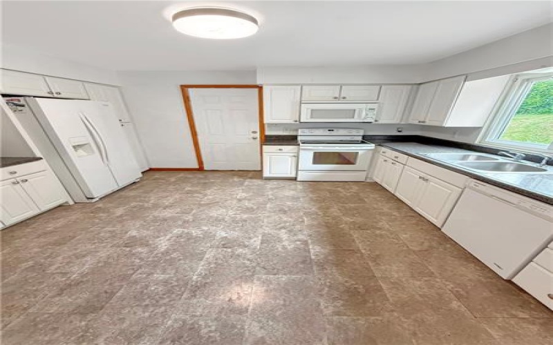 621 Washington Pike, Avella, 15312, 3 Bedrooms Bedrooms, 3 Rooms Rooms,2 BathroomsBathrooms,Residential,For Sale,Washington Pike,1761224