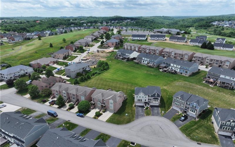 2000 St Andrews Ct, Jeannette, 15644, 2 Bedrooms Bedrooms, 8 Rooms Rooms,2.2 BathroomsBathrooms,Residential,For Sale,St Andrews Ct,1761421
