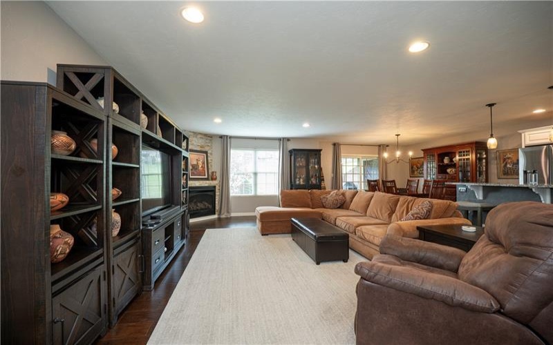 2000 St Andrews Ct, Jeannette, 15644, 2 Bedrooms Bedrooms, 8 Rooms Rooms,2.2 BathroomsBathrooms,Residential,For Sale,St Andrews Ct,1761421