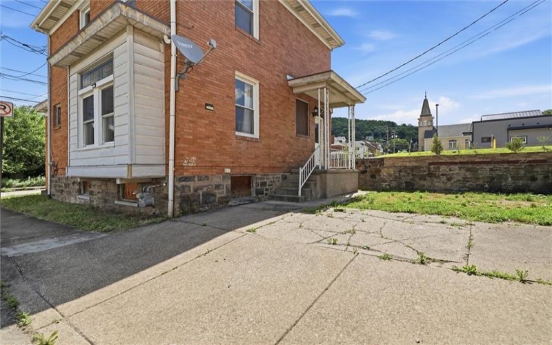 400 Spring St, Brownsville, 15417, 3 Bedrooms Bedrooms, 7 Rooms Rooms,1 BathroomBathrooms,Residential,For Sale,Spring St,1761780