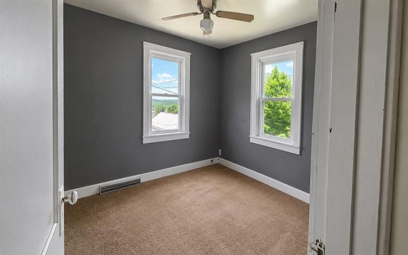 913 Hancock AVENUE, Vandergrift, 15690, 2 Bedrooms Bedrooms, 5 Rooms Rooms,1 BathroomBathrooms,Residential,For Sale,Hancock,1761990