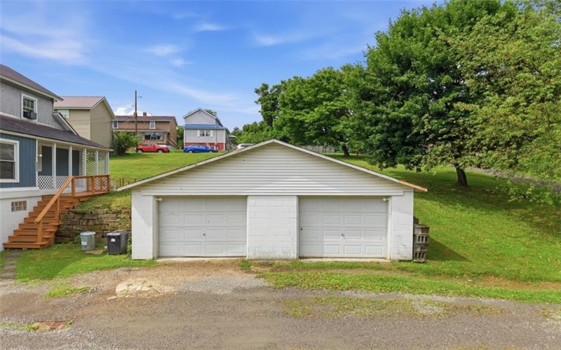 220 2nd St, Leechburg, 15656, 2 Bedrooms Bedrooms, 5 Rooms Rooms,1 BathroomBathrooms,Residential,For Sale,2nd St,1762466
