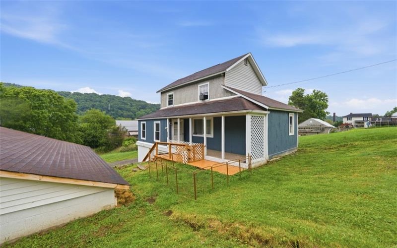 220 2nd St, Leechburg, 15656, 2 Bedrooms Bedrooms, 5 Rooms Rooms,1 BathroomBathrooms,Residential,For Sale,2nd St,1762466