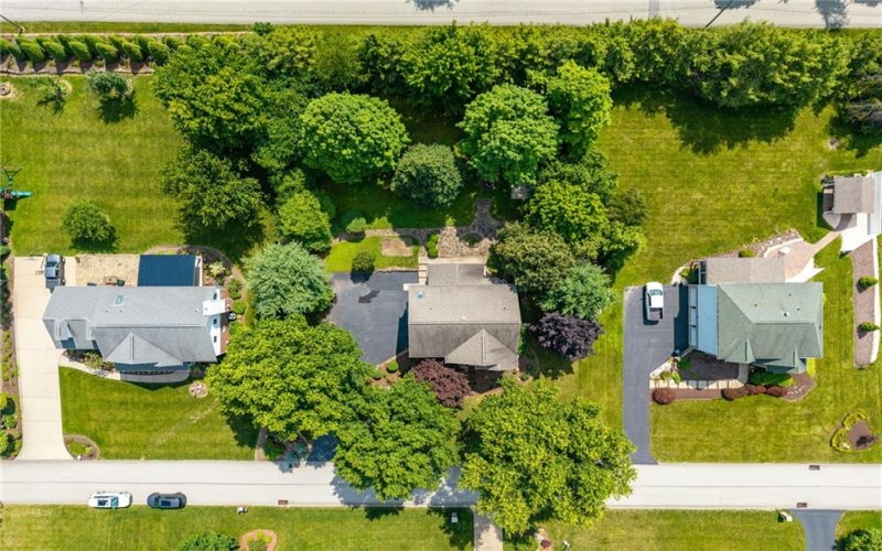 1115 Chaucer Dr, Greensburg, 15601, 4 Bedrooms Bedrooms, 11 Rooms Rooms,3.1 BathroomsBathrooms,Residential,For Sale,Chaucer Dr,1762475
