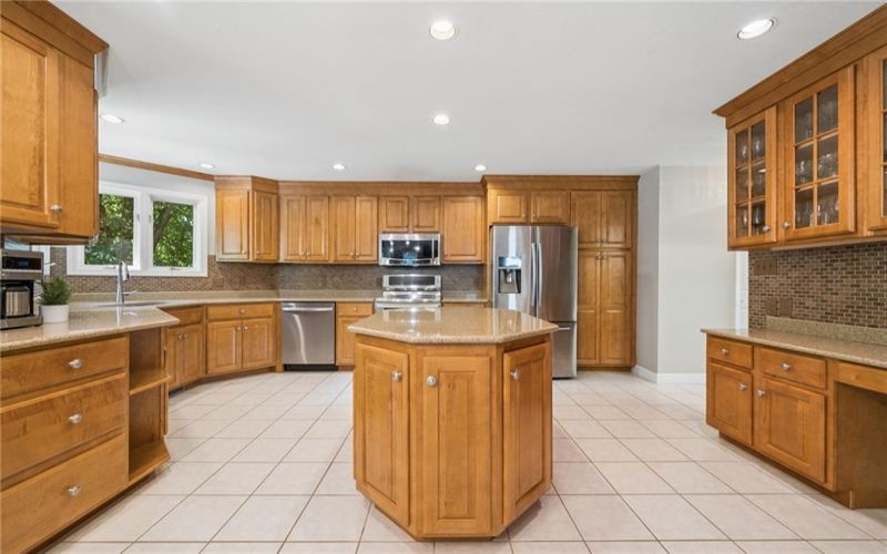 1115 Chaucer Dr, Greensburg, 15601, 4 Bedrooms Bedrooms, 11 Rooms Rooms,3.1 BathroomsBathrooms,Residential,For Sale,Chaucer Dr,1762475