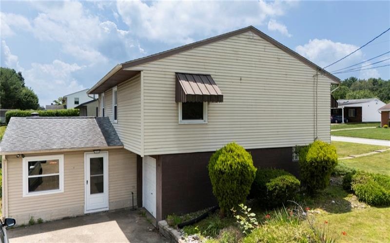 105 Mt. Pleasant Blvd., Irwin, 15642, 3 Bedrooms Bedrooms, 8 Rooms Rooms,1 BathroomBathrooms,Residential,For Sale,Mt. Pleasant Blvd.,1762549