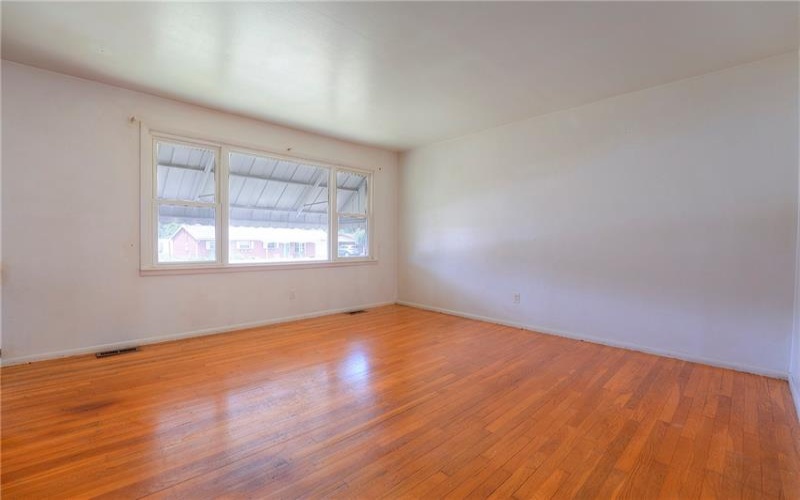 105 Mt. Pleasant Blvd., Irwin, 15642, 3 Bedrooms Bedrooms, 8 Rooms Rooms,1 BathroomBathrooms,Residential,For Sale,Mt. Pleasant Blvd.,1762549
