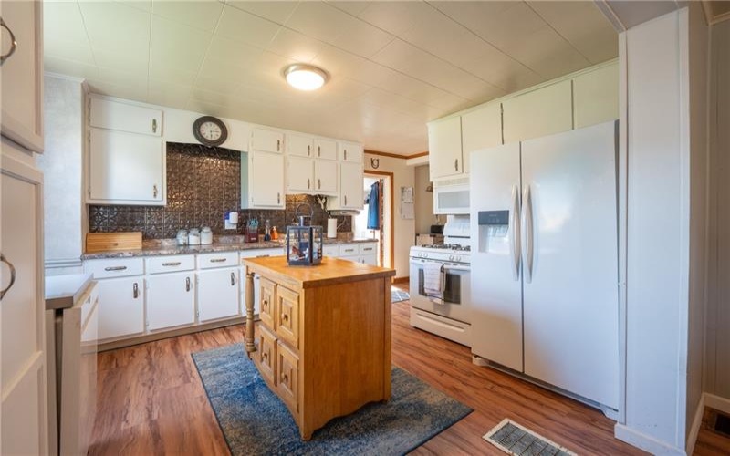 11 School St, Scottdale, 15683, 3 Bedrooms Bedrooms, ,2 BathroomsBathrooms,Residential,For Sale,School St,1762592