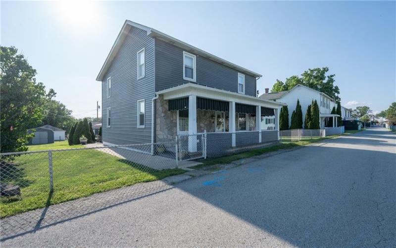 11 School St, Scottdale, 15683, 3 Bedrooms Bedrooms, ,2 BathroomsBathrooms,Residential,For Sale,School St,1762592