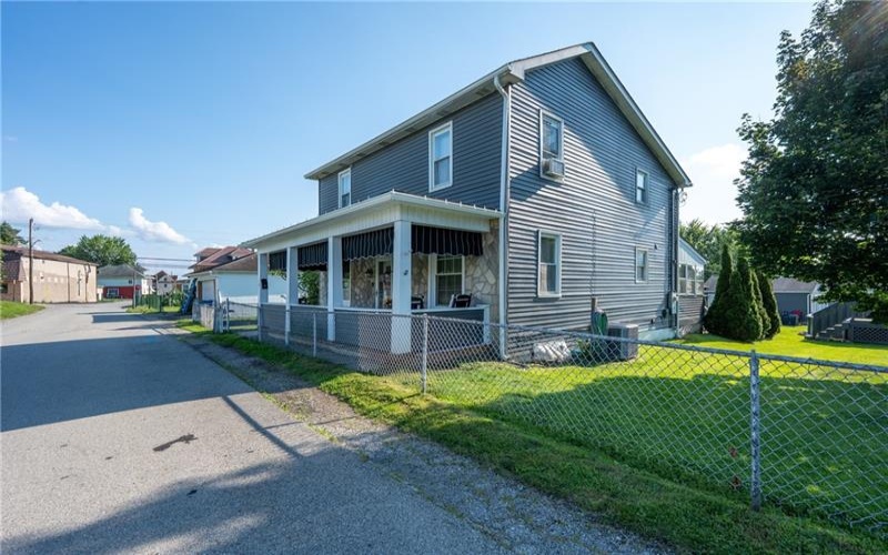 11 School St, Scottdale, 15683, 3 Bedrooms Bedrooms, ,2 BathroomsBathrooms,Residential,For Sale,School St,1762592
