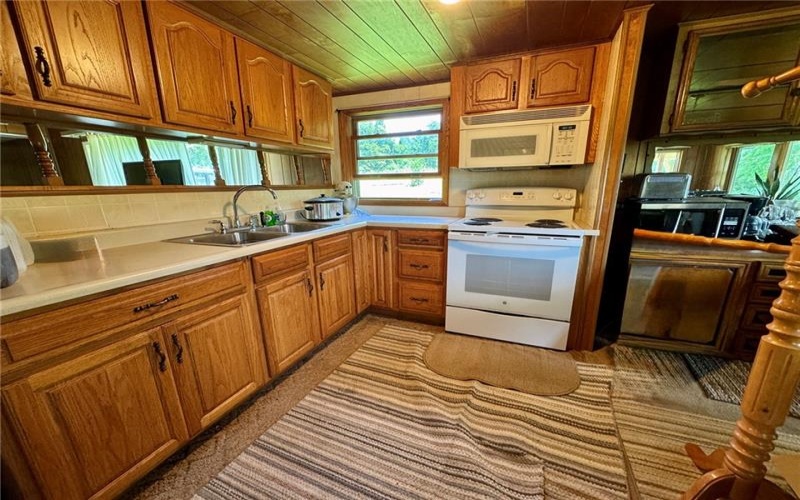 1238 Pinewood Rd, Irwin, 15642, 2 Bedrooms Bedrooms, ,1 BathroomBathrooms,Residential,For Sale,Pinewood Rd,1762842