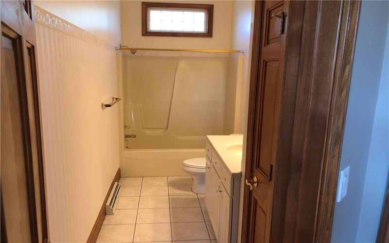 87 FARMVIEW DR, Uniontown, 15401, 4 Bedrooms Bedrooms, 14 Rooms Rooms,3 BathroomsBathrooms,Residential,For Sale,FARMVIEW DR,1762902