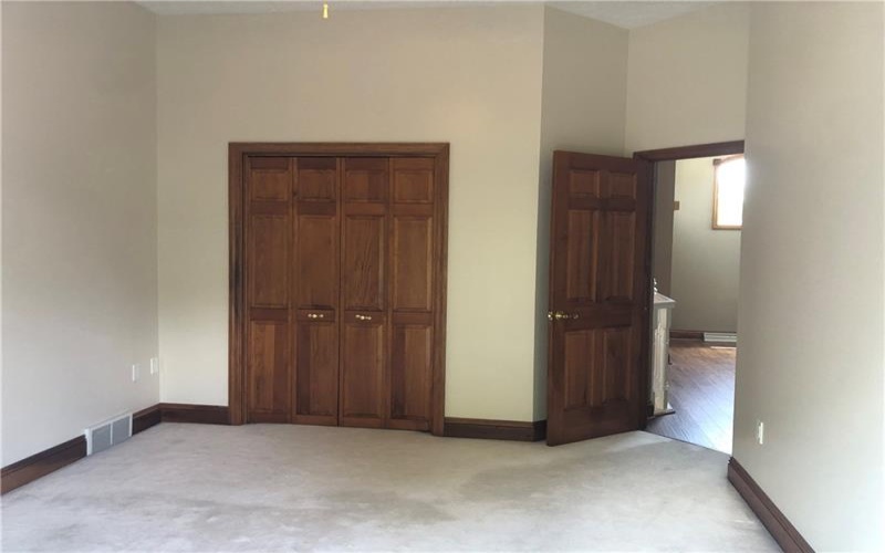 87 FARMVIEW DR, Uniontown, 15401, 4 Bedrooms Bedrooms, 14 Rooms Rooms,3 BathroomsBathrooms,Residential,For Sale,FARMVIEW DR,1762902
