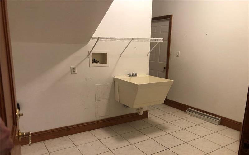87 FARMVIEW DR, Uniontown, 15401, 4 Bedrooms Bedrooms, 14 Rooms Rooms,3 BathroomsBathrooms,Residential,For Sale,FARMVIEW DR,1762902
