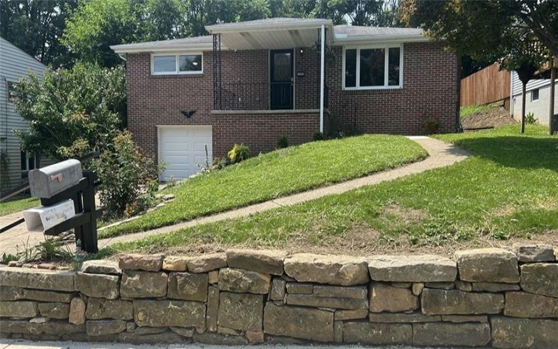 1735 Rebecca St, New Kensington, 15068, 3 Bedrooms Bedrooms, 8 Rooms Rooms,2 BathroomsBathrooms,Residential,For Sale,Rebecca St,1762917