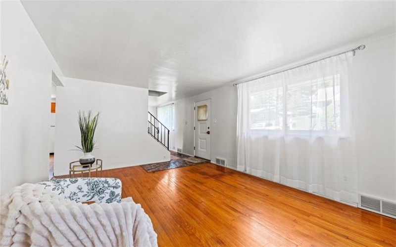 92 Stella Dr, Trafford, 15085, 3 Bedrooms Bedrooms, 9 Rooms Rooms,2 BathroomsBathrooms,Residential,For Sale,Stella Dr,1762975