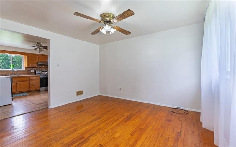 92 Stella Dr, Trafford, 15085, 3 Bedrooms Bedrooms, 9 Rooms Rooms,2 BathroomsBathrooms,Residential,For Sale,Stella Dr,1762975