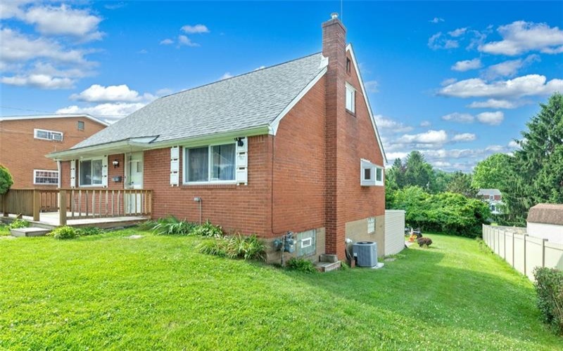 92 Stella Dr, Trafford, 15085, 3 Bedrooms Bedrooms, 9 Rooms Rooms,2 BathroomsBathrooms,Residential,For Sale,Stella Dr,1762975