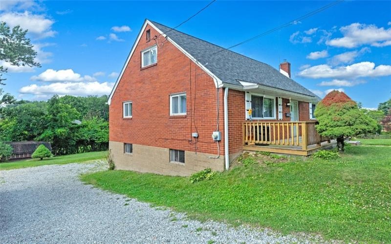 92 Stella Dr, Trafford, 15085, 3 Bedrooms Bedrooms, 9 Rooms Rooms,2 BathroomsBathrooms,Residential,For Sale,Stella Dr,1762975
