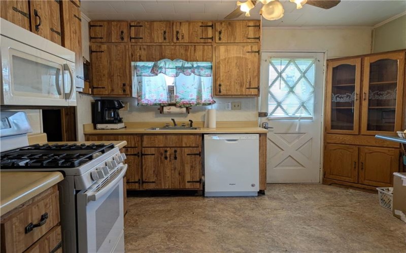 214 Jennings Ave, Scottdale, 15683, 4 Bedrooms Bedrooms, 8 Rooms Rooms,2 BathroomsBathrooms,Residential,For Sale,Jennings Ave,1763037