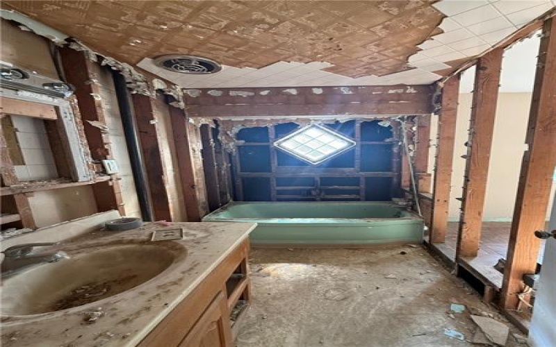 2133 Lower Terrace Rd, New Kensington, 15068, 3 Bedrooms Bedrooms, ,2.1 BathroomsBathrooms,Residential,For Sale,Lower Terrace Rd,1763052