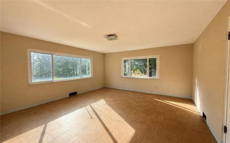 2133 Lower Terrace Rd, New Kensington, 15068, 3 Bedrooms Bedrooms, ,2.1 BathroomsBathrooms,Residential,For Sale,Lower Terrace Rd,1763052