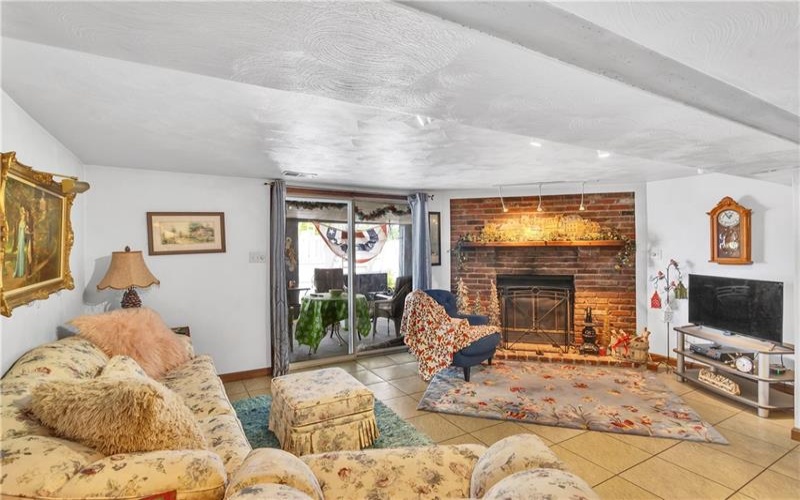 1998 Bernice Dr, irwin, 15642, 3 Bedrooms Bedrooms, 7 Rooms Rooms,2 BathroomsBathrooms,Residential,For Sale,Bernice Dr,1763119