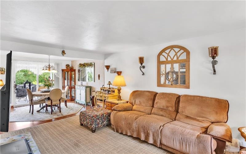 1998 Bernice Dr, irwin, 15642, 3 Bedrooms Bedrooms, 7 Rooms Rooms,2 BathroomsBathrooms,Residential,For Sale,Bernice Dr,1763119