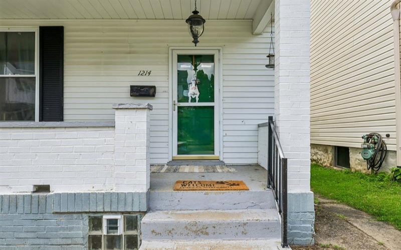 1214 Poplar STREET, Greensburg, 15601, 3 Bedrooms Bedrooms, ,1 BathroomBathrooms,Residential,For Sale,Poplar,1763145