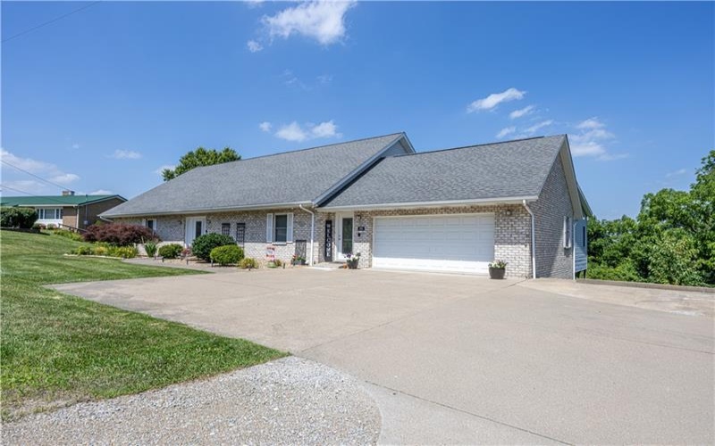 100 Clover Ln, Uniontown, 15401, 4 Bedrooms Bedrooms, ,3.1 BathroomsBathrooms,Residential,For Sale,Clover Ln,1763188