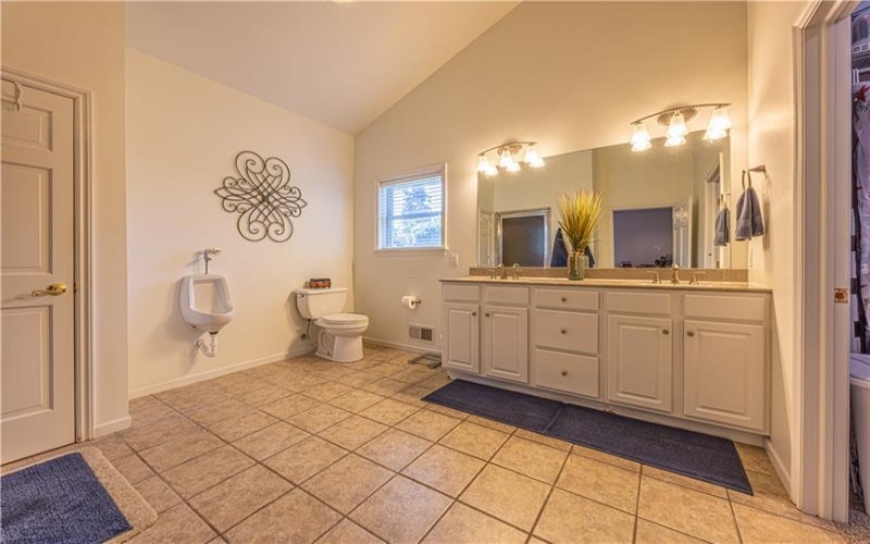 100 Clover Ln, Uniontown, 15401, 4 Bedrooms Bedrooms, ,3.1 BathroomsBathrooms,Residential,For Sale,Clover Ln,1763188