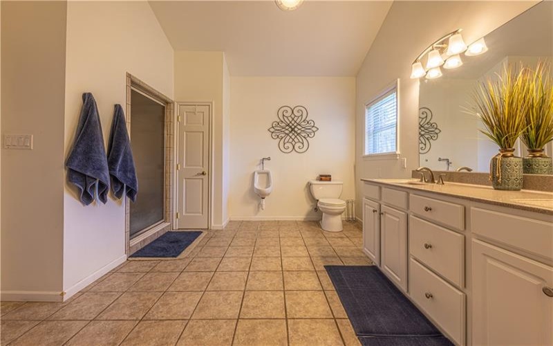 100 Clover Ln, Uniontown, 15401, 4 Bedrooms Bedrooms, ,3.1 BathroomsBathrooms,Residential,For Sale,Clover Ln,1763188