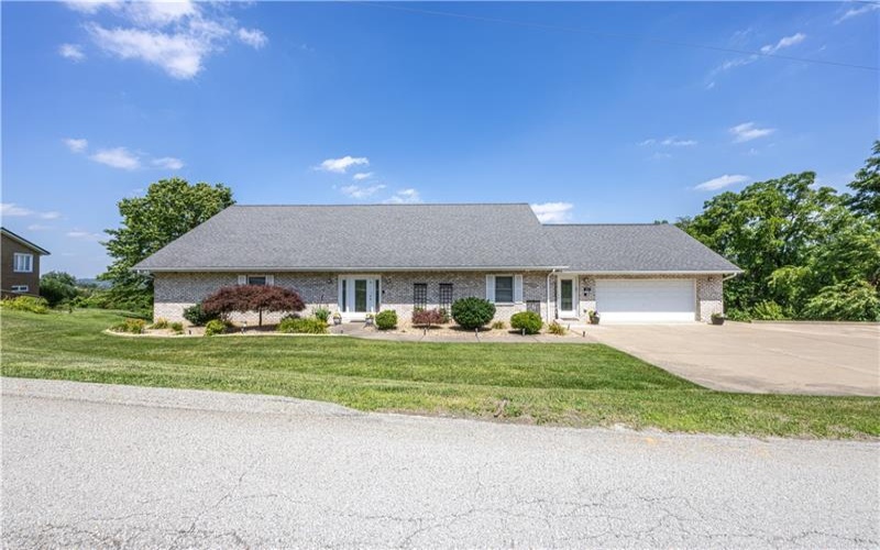100 Clover Ln, Uniontown, 15401, 4 Bedrooms Bedrooms, ,3.1 BathroomsBathrooms,Residential,For Sale,Clover Ln,1763188