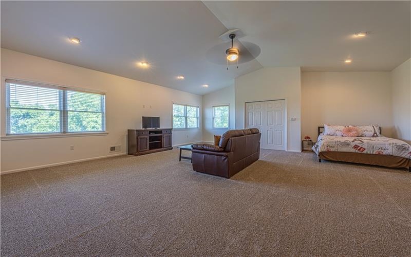 100 Clover Ln, Uniontown, 15401, 4 Bedrooms Bedrooms, ,3.1 BathroomsBathrooms,Residential,For Sale,Clover Ln,1763188