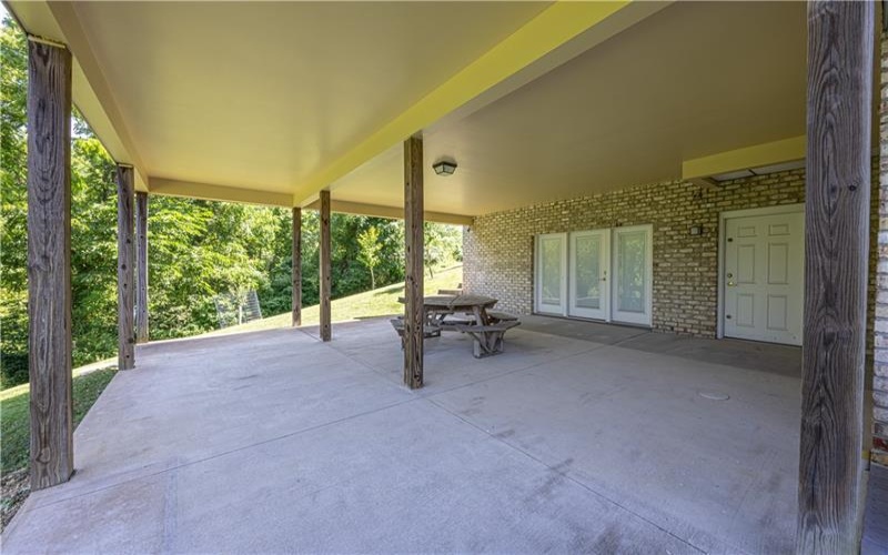 100 Clover Ln, Uniontown, 15401, 4 Bedrooms Bedrooms, ,3.1 BathroomsBathrooms,Residential,For Sale,Clover Ln,1763188