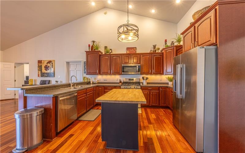 100 Clover Ln, Uniontown, 15401, 4 Bedrooms Bedrooms, ,3.1 BathroomsBathrooms,Residential,For Sale,Clover Ln,1763188