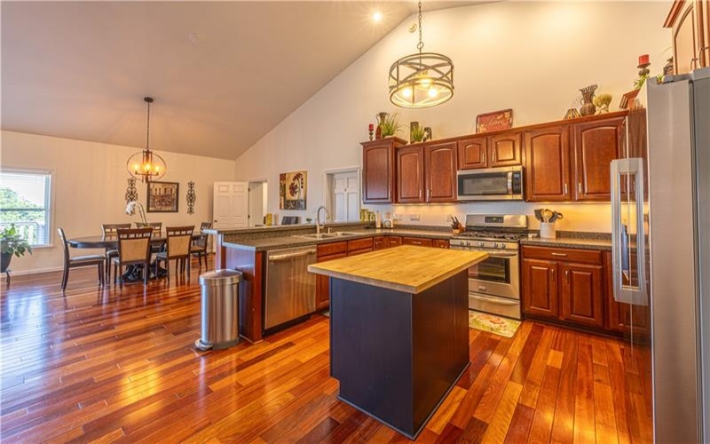 100 Clover Ln, Uniontown, 15401, 4 Bedrooms Bedrooms, ,3.1 BathroomsBathrooms,Residential,For Sale,Clover Ln,1763188