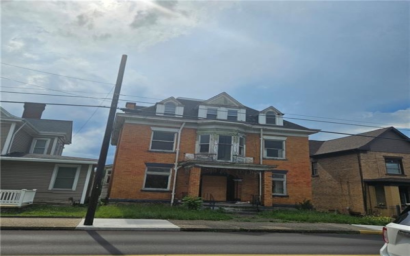 506 Pittsburgh St, Connellsville, 15425, 7 Bedrooms Bedrooms, ,3.1 BathroomsBathrooms,Residential,For Sale,Pittsburgh St,1763300