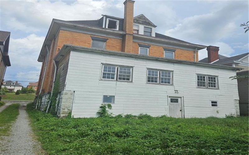 506 Pittsburgh St, Connellsville, 15425, 7 Bedrooms Bedrooms, ,3.1 BathroomsBathrooms,Residential,For Sale,Pittsburgh St,1763300