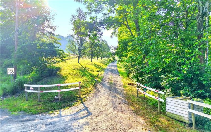 218 Blosser Hill Rd, Lake Lynn, 15451, 3 Bedrooms Bedrooms, ,2 BathroomsBathrooms,Farm-acreage-lot,For Sale,House & Barn,Blosser Hill Rd,1763344