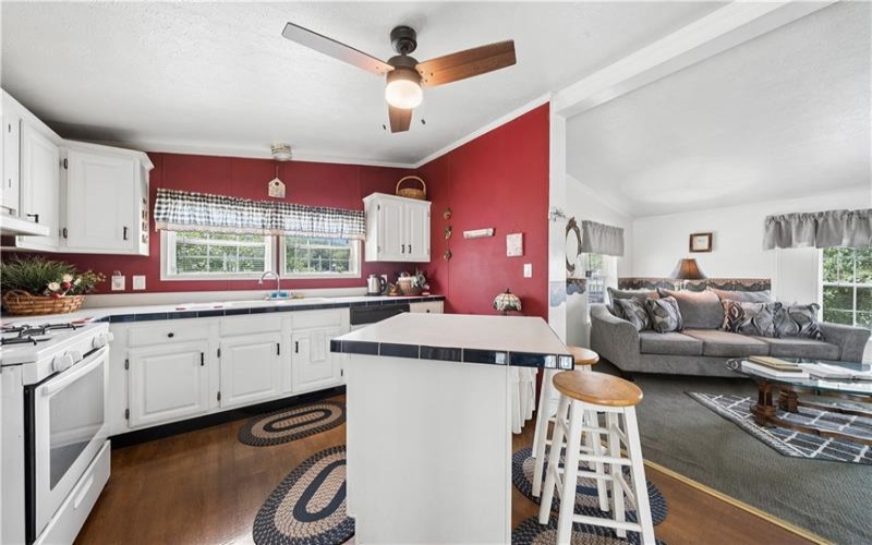 524 5th St, Youngwood, 15697, 2 Bedrooms Bedrooms, 6 Rooms Rooms,2 BathroomsBathrooms,Residential,For Sale,5th St,1763346