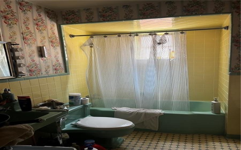 2031 Victoria Ave, New Kensington, 15068, 2 Bedrooms Bedrooms, ,2 BathroomsBathrooms,Residential,For Sale,Victoria Ave,1763392