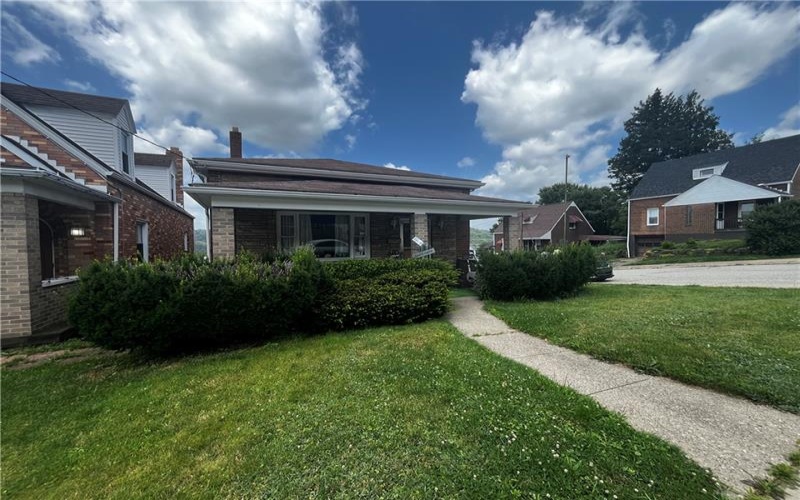2031 Victoria Ave, New Kensington, 15068, 2 Bedrooms Bedrooms, ,2 BathroomsBathrooms,Residential,For Sale,Victoria Ave,1763392