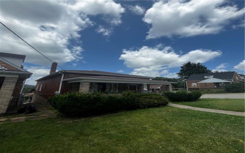 2031 Victoria Ave, New Kensington, 15068, 2 Bedrooms Bedrooms, ,2 BathroomsBathrooms,Residential,For Sale,Victoria Ave,1763392