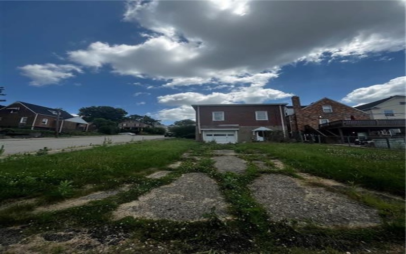 2031 Victoria Ave, New Kensington, 15068, 2 Bedrooms Bedrooms, ,2 BathroomsBathrooms,Residential,For Sale,Victoria Ave,1763392