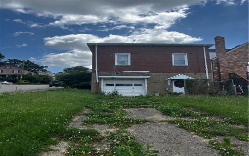 2031 Victoria Ave, New Kensington, 15068, 2 Bedrooms Bedrooms, ,2 BathroomsBathrooms,Residential,For Sale,Victoria Ave,1763392
