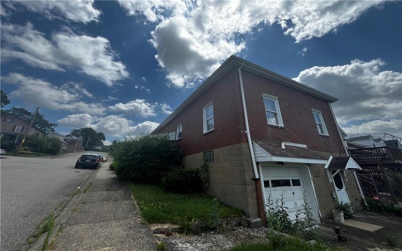 2031 Victoria Ave, New Kensington, 15068, 2 Bedrooms Bedrooms, ,2 BathroomsBathrooms,Residential,For Sale,Victoria Ave,1763392